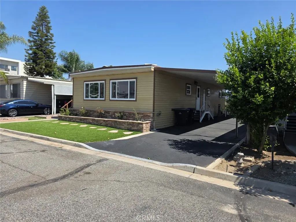 1560 Massachusetts 21, Riverside