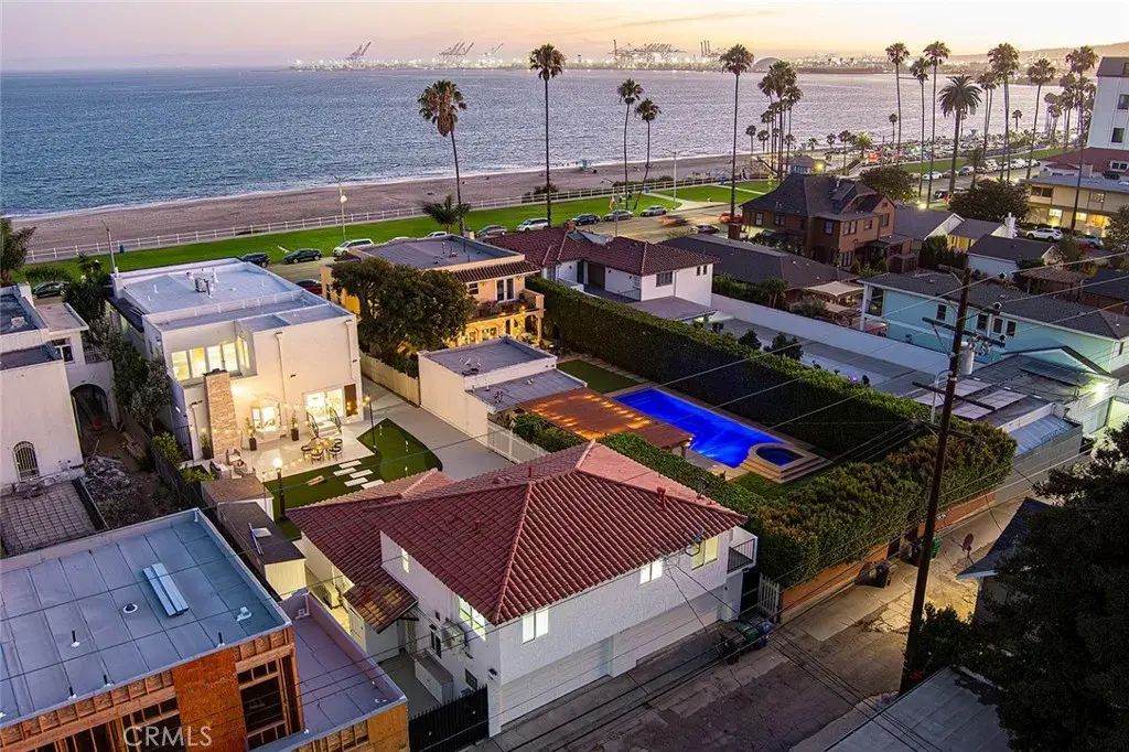 2747 E Ocean Boulevard, Long Beach