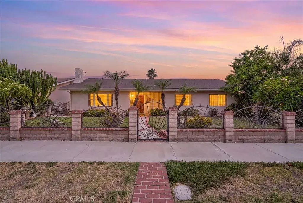 22427 Vanowen, West Hills