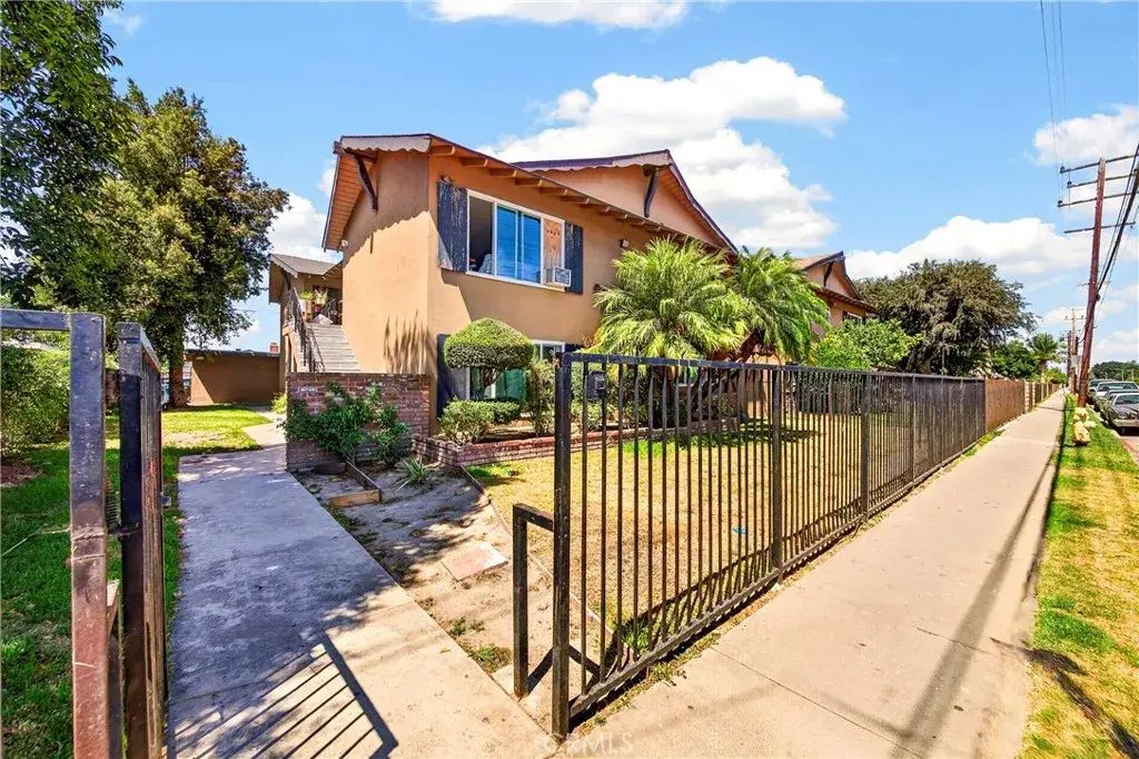 8641 Cerritos, Stanton