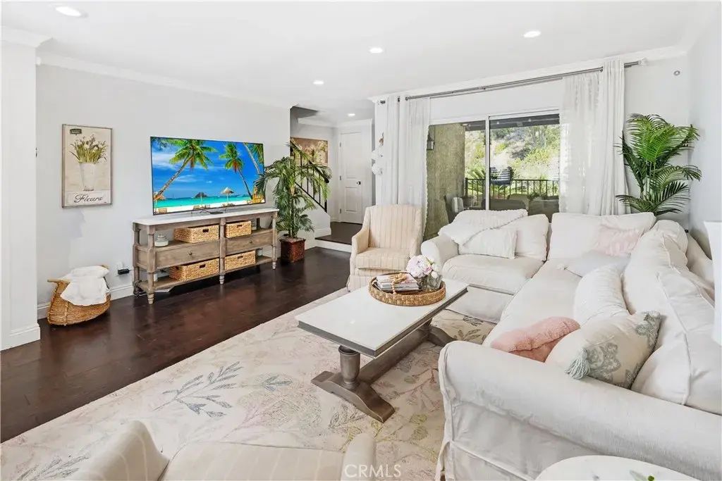 9735 Via Roma, Burbank