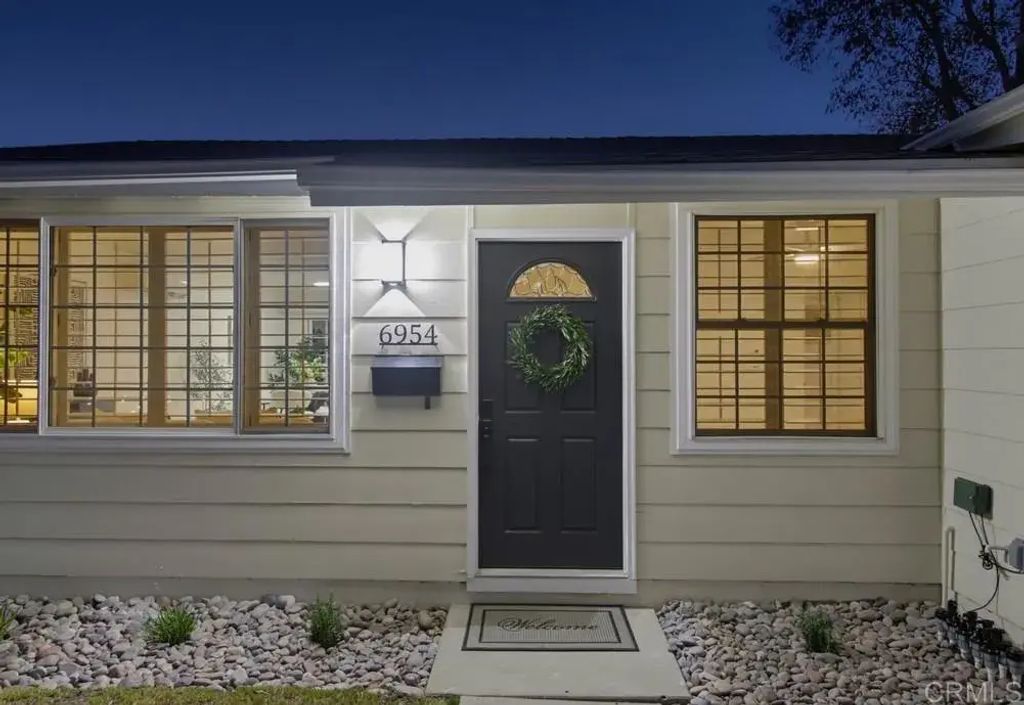 6954 Ballinger, 