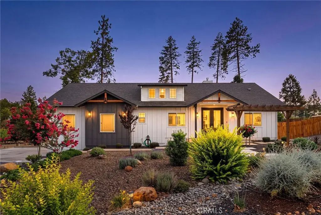 1458 Leafy Lane, Paradise