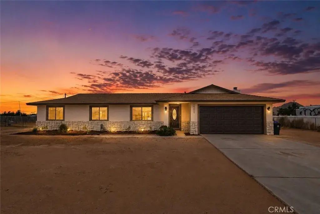 15620 Comanche Road, Apple Valley