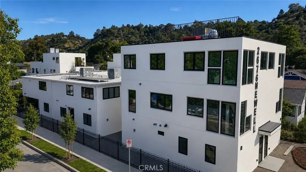 2676 Newell Street, Los Angeles
