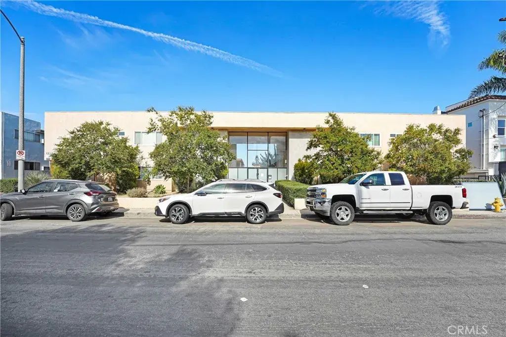 5232 Corteen Place 7, Valley Village