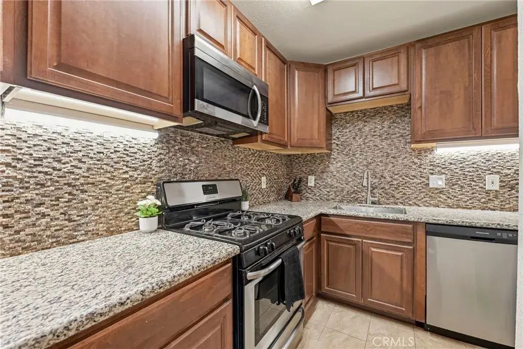 868 E Alvarado 44, Fallbrook