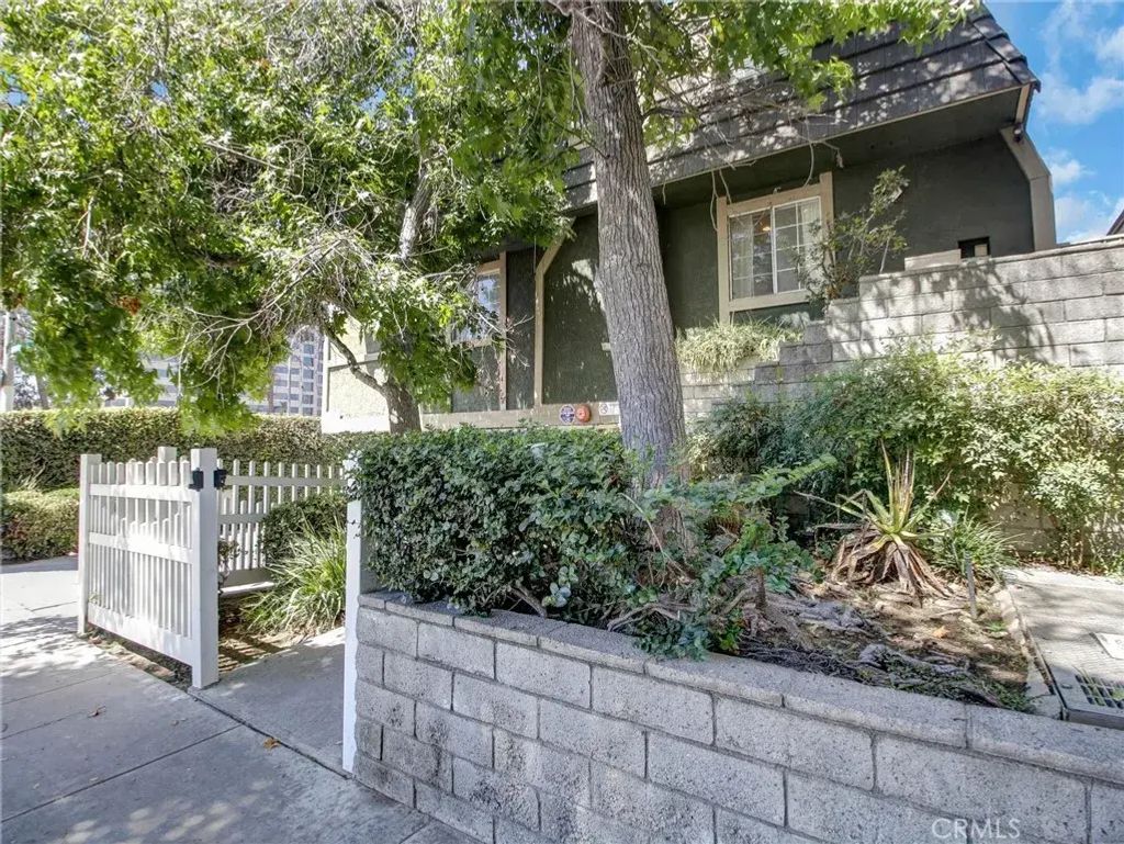 379 N Mentor Avenue 1, Pasadena