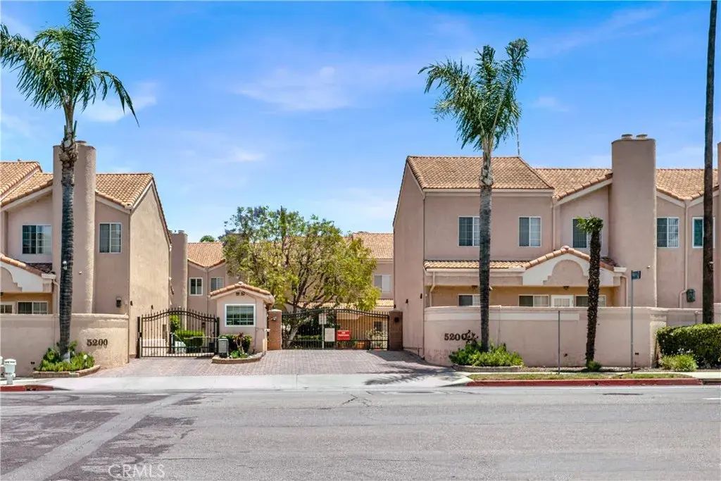 5200 White Oak Avenue 52, Encino