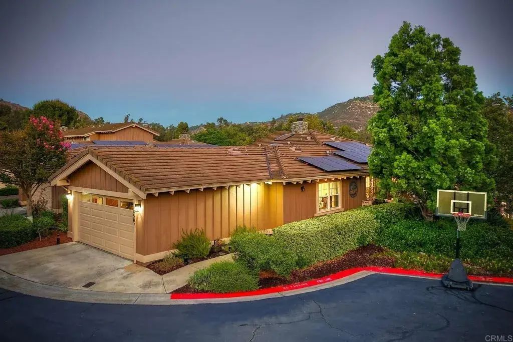 8507 Circle R Course Lane, Escondido