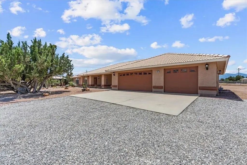 6977 Kourie Way, Oak Hills