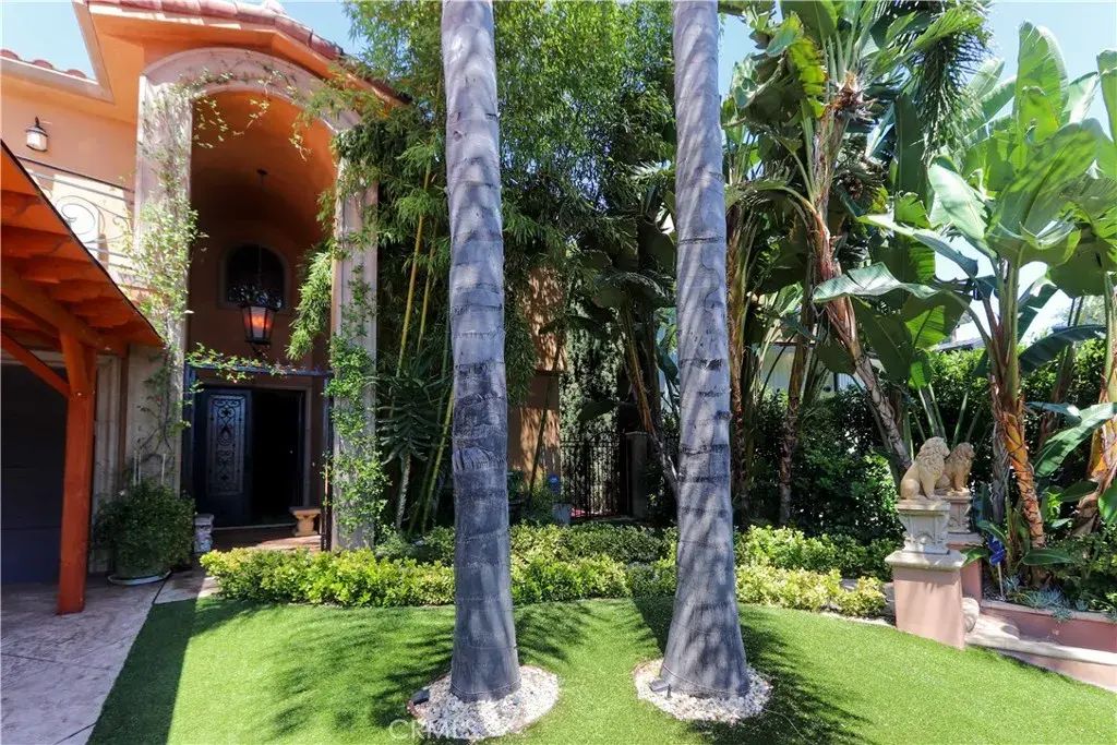 4759 Lemona, Sherman Oaks