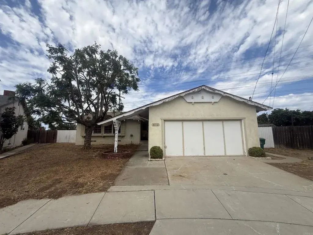 8772 Chantilly Avenue, 