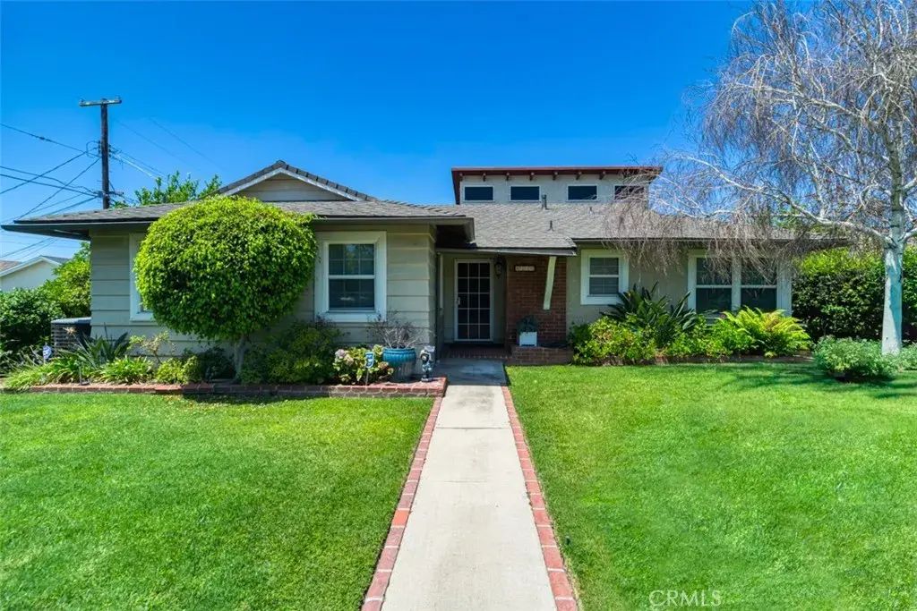 8315 Canterbury Avenue, Sun Valley