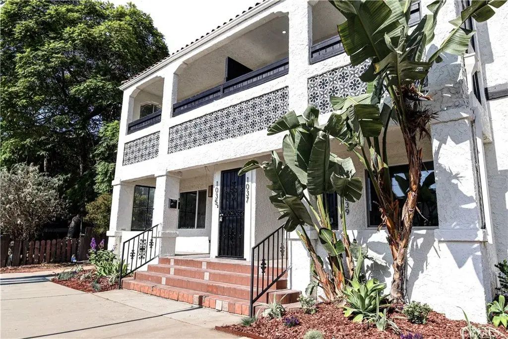1033 Gladys Ave, Long Beach