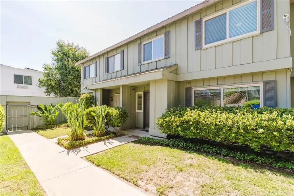 20120 Runnymede Street 15, Winnetka