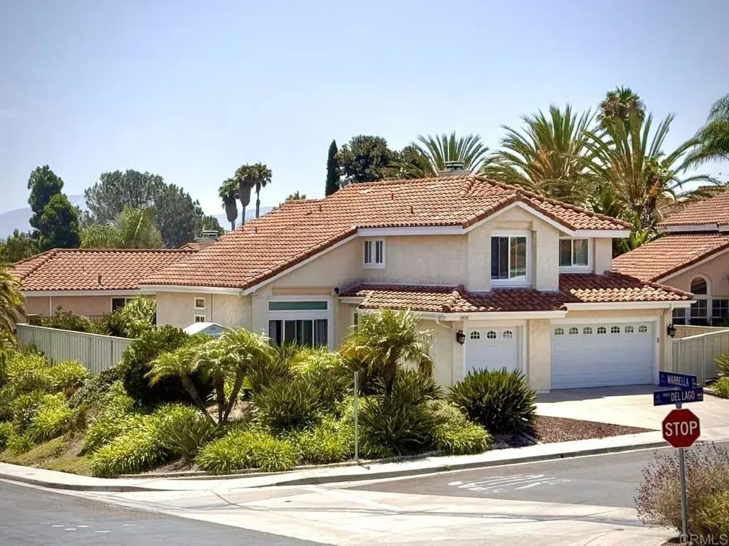 1810 Paseo Del Lago Drive, Vista