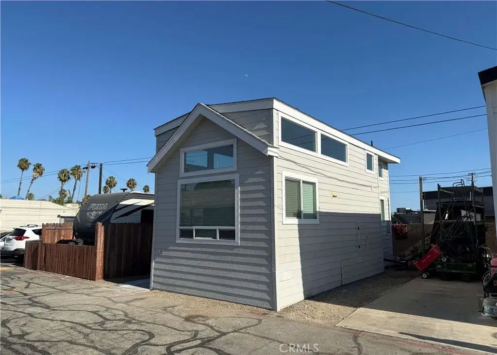 2548 Peck 12, Monrovia