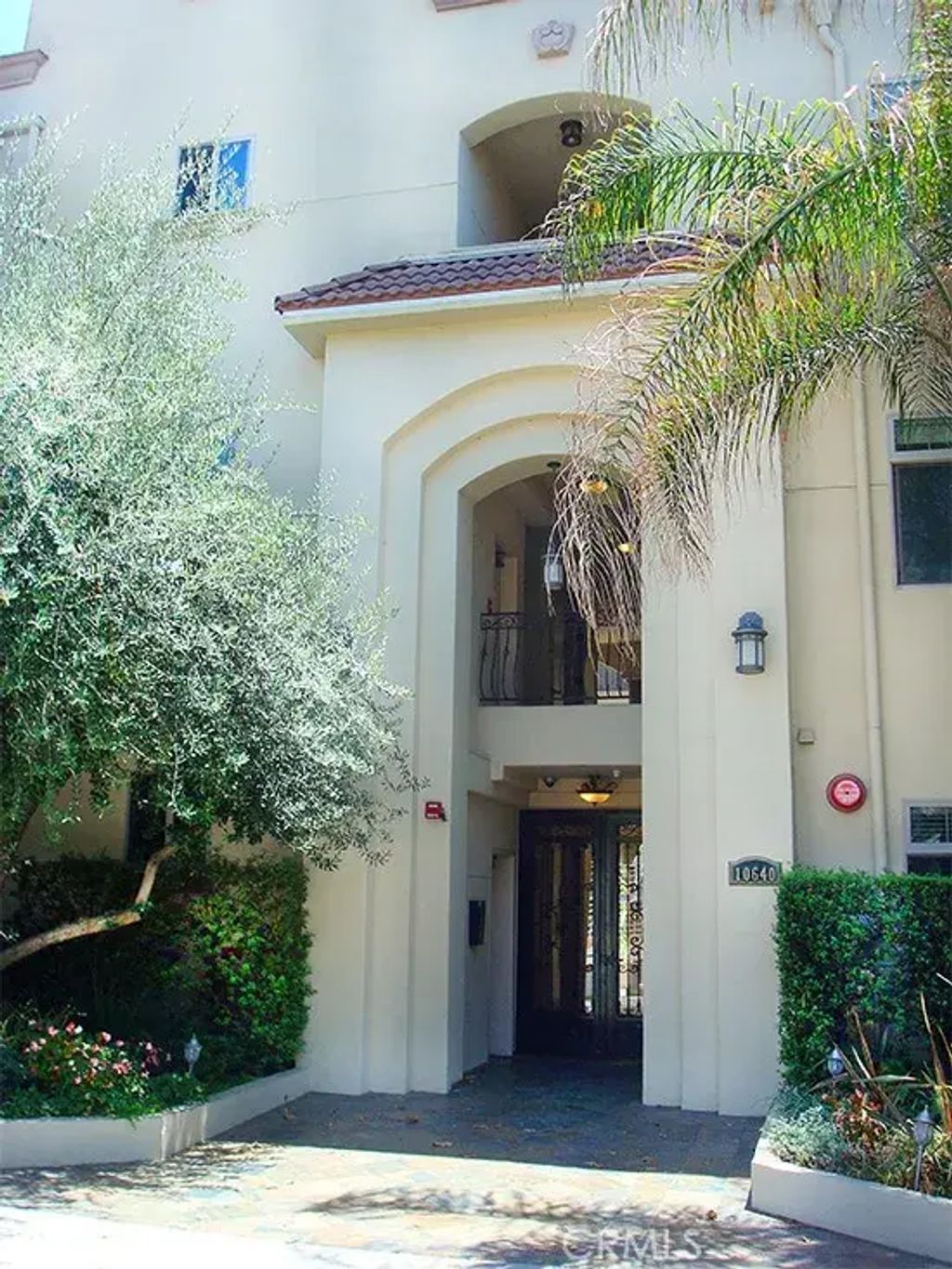 10640 Woodbridge Street 107, Toluca Lake