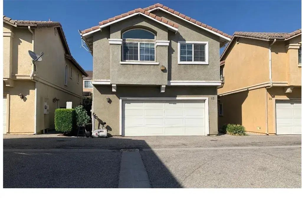 13280 Dronfield 13, Los Angeles