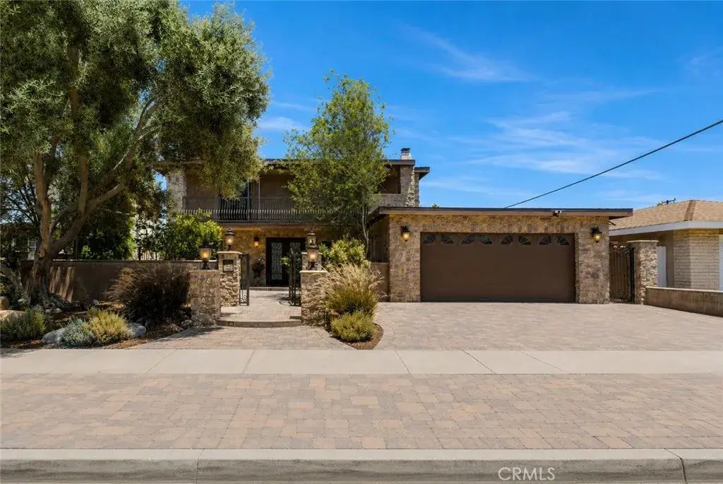2117 Deodar, Santa Ana