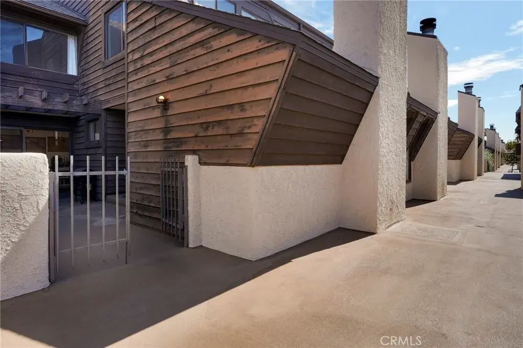 15050 Sherman 180, Los Angeles