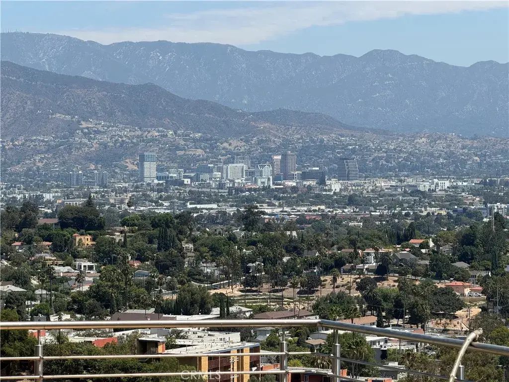 2266 Ronda Vista, Los Angeles