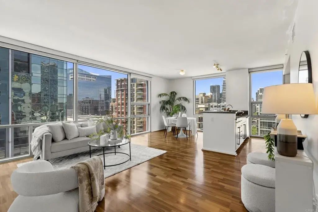 321 Tenth Avenue 902, 