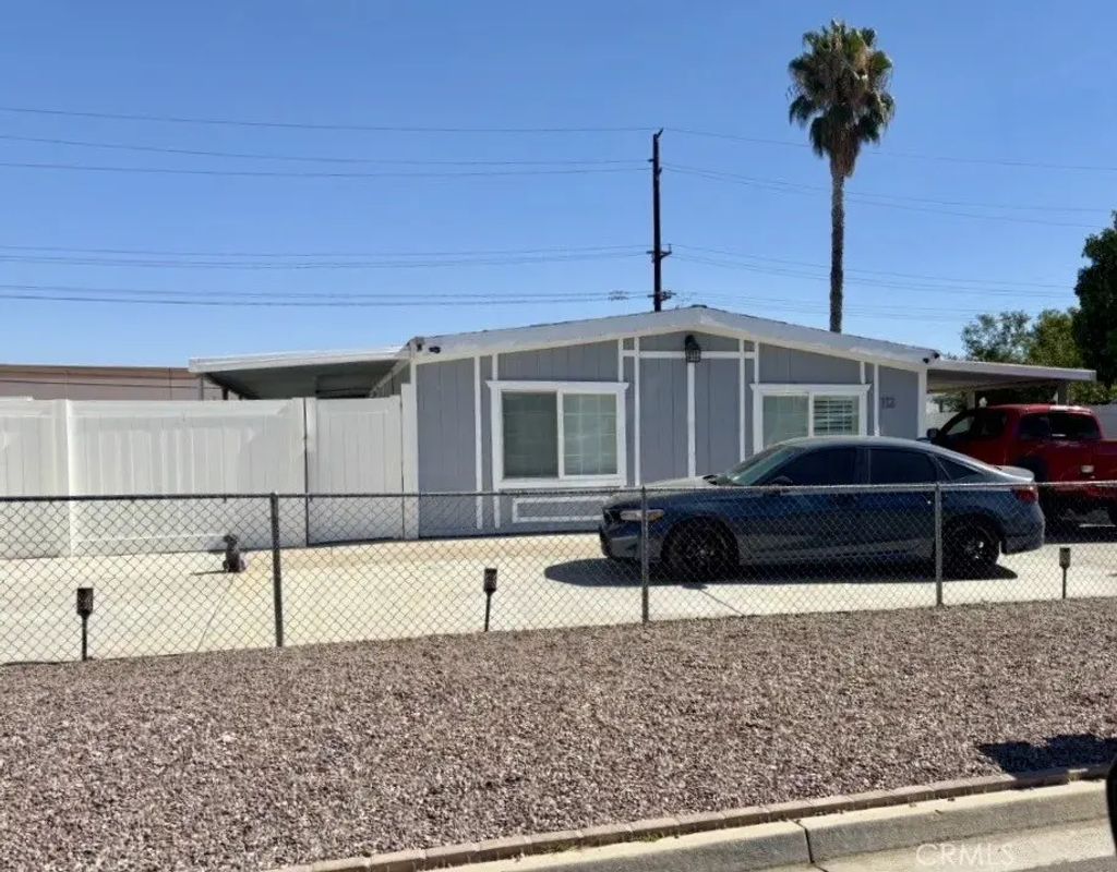 112 El Rosario, Perris