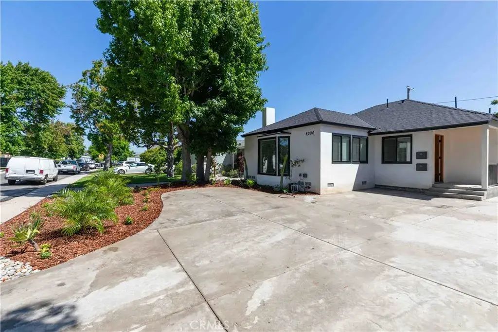 8006 Glider Avenue, Los Angeles