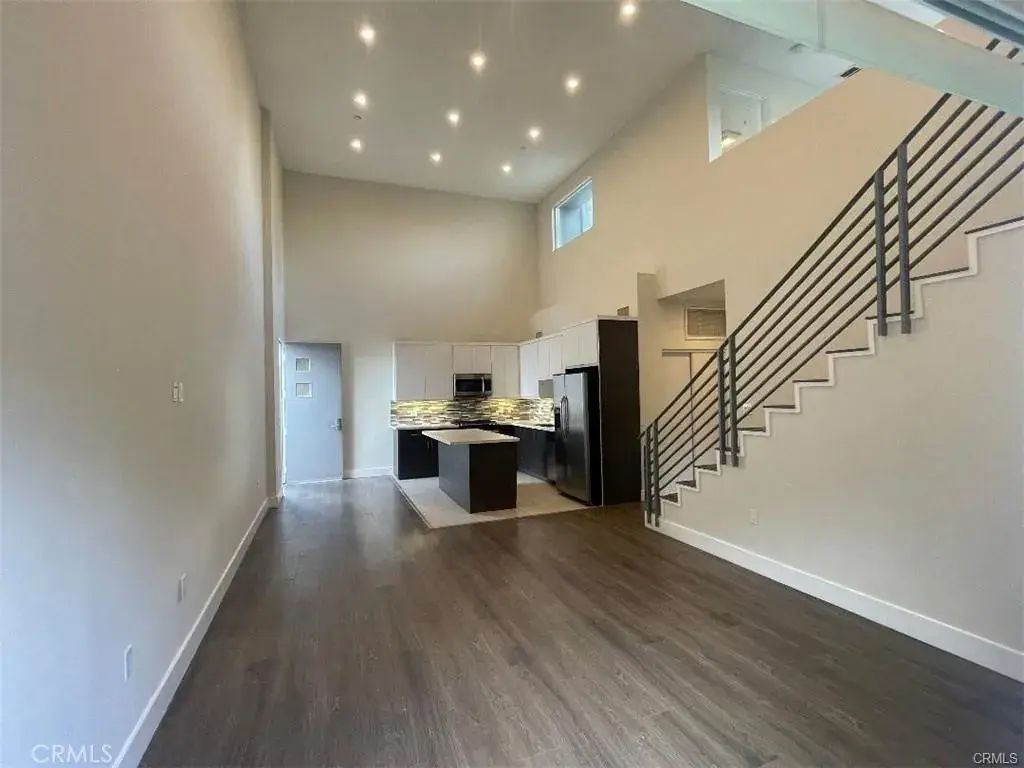 6445 Woodley Avenue 204, Lake Balboa