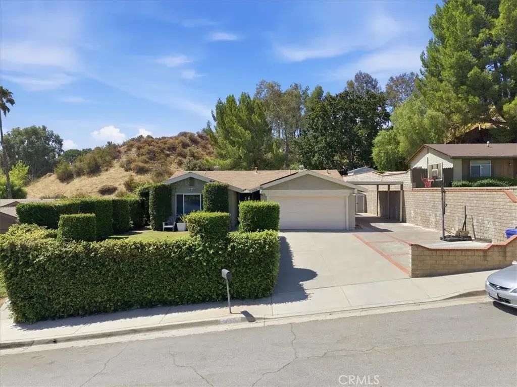 23228 Redbud Ridge, Valencia