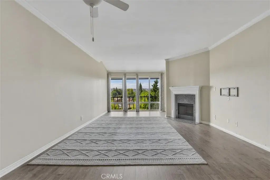 12830 Burbank 305, Valley Village