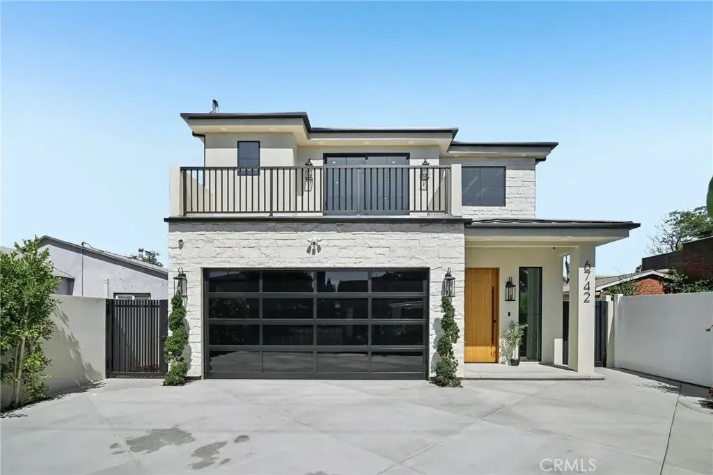 6742 Nagle Avenue, Valley Glen