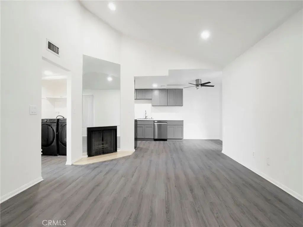 9038 Orion Avenue 209, North Hills