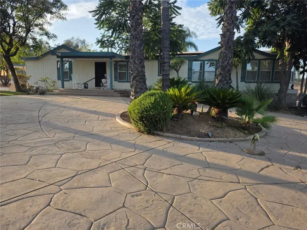 22220 Cajalco, Perris