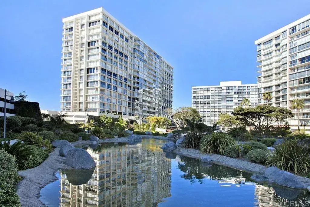 1710 Avenida Del Mundo 807, Coronado
