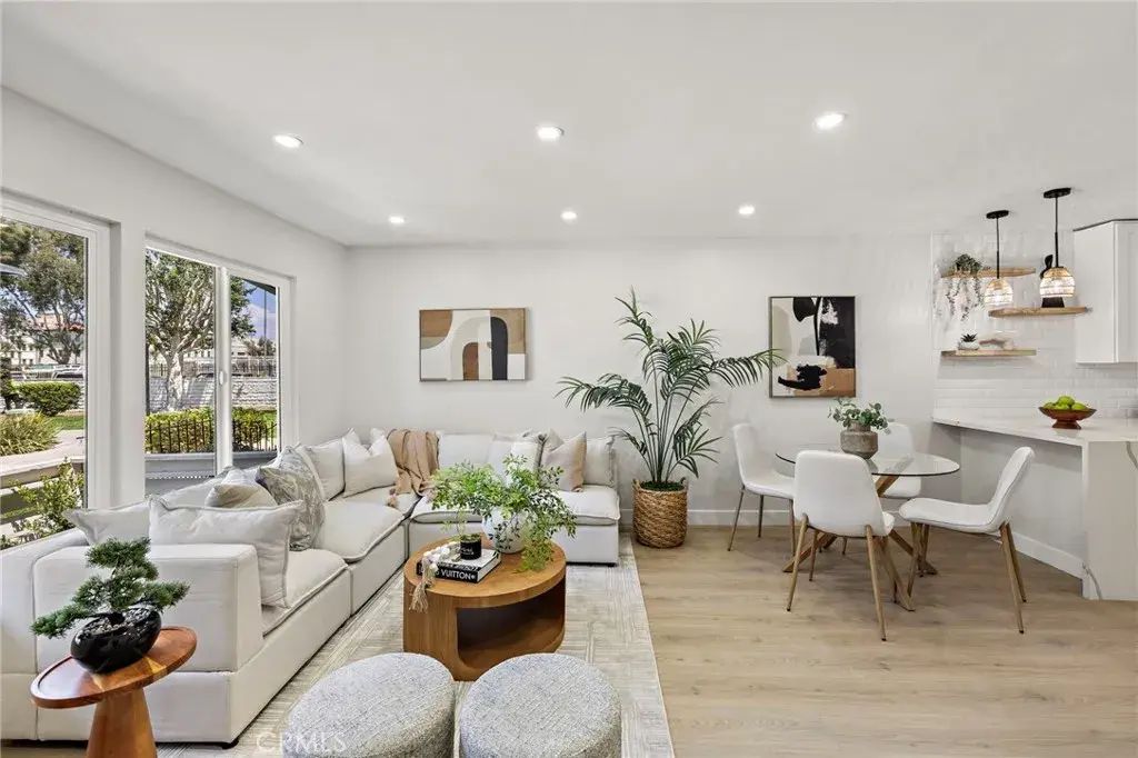 108 Danbury, Costa Mesa
