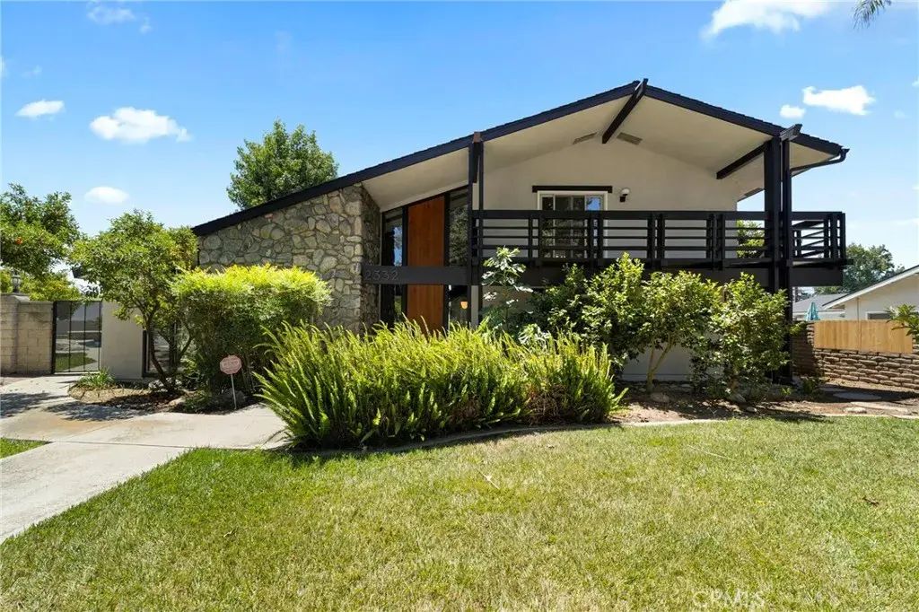 2332 8th, La Verne