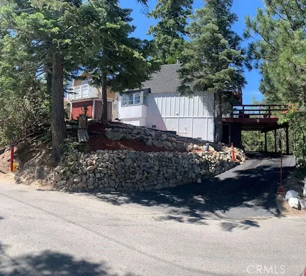 26325 Lake Forest, Twin Peaks