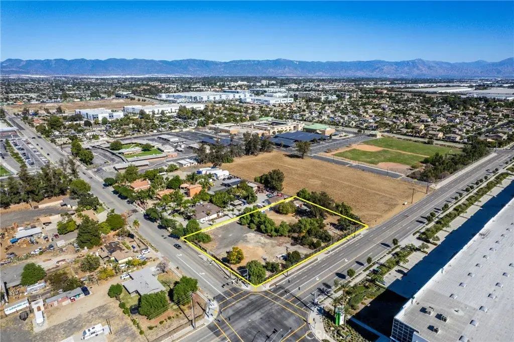10899 Oleander, Fontana