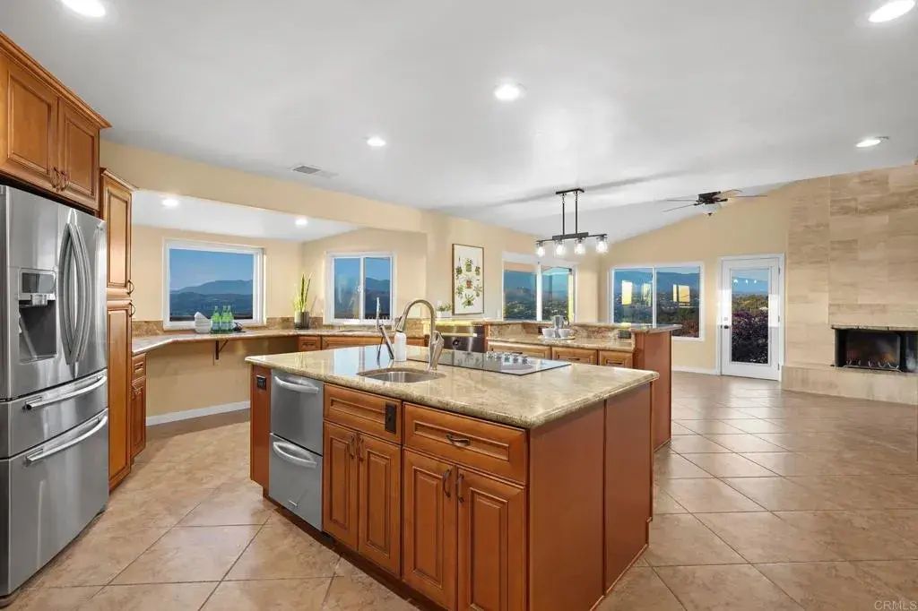 30603 Roadrunner, Valley Center