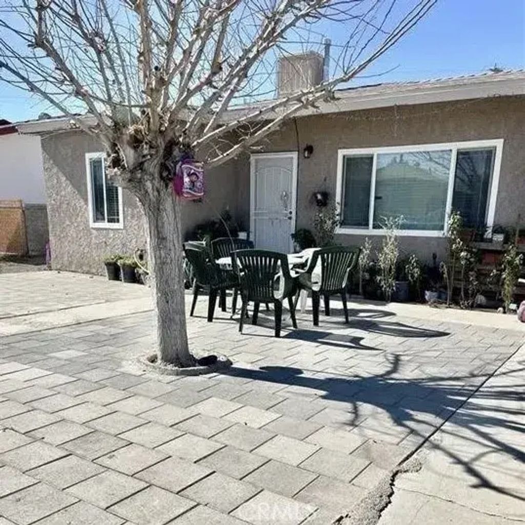 34262 Paris, Barstow