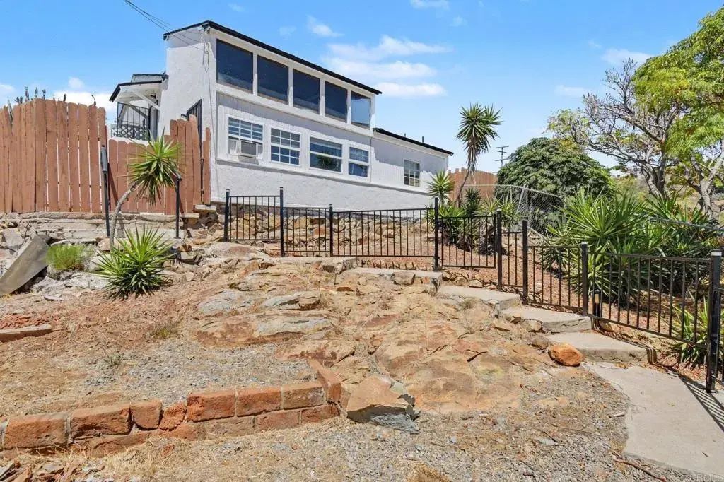 2610 Helix St., Spring Valley