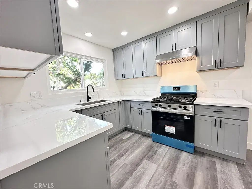 1919 Sherry Lane 46, Santa Ana