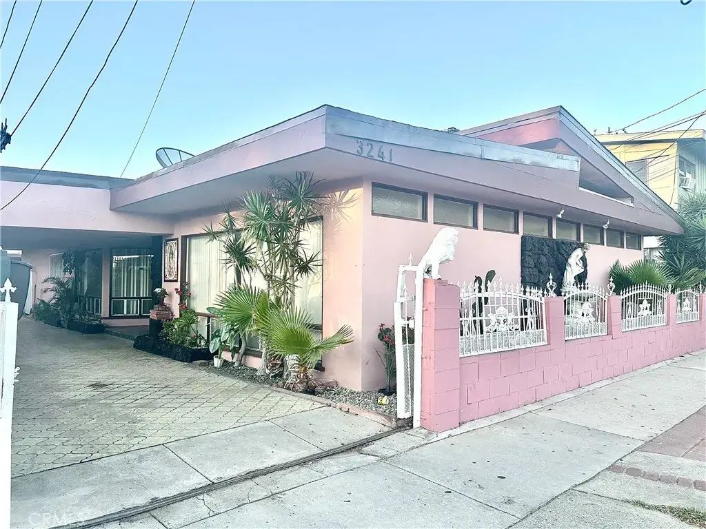 3241 Santa Ana, Huntington Park