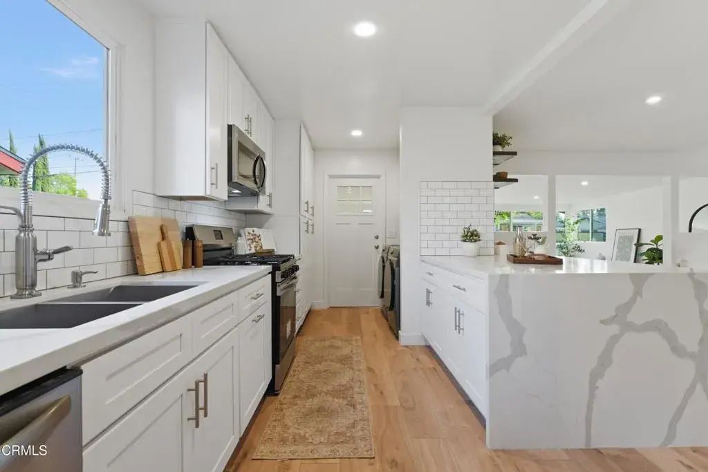 22718 Cantlay Street, Los Angeles