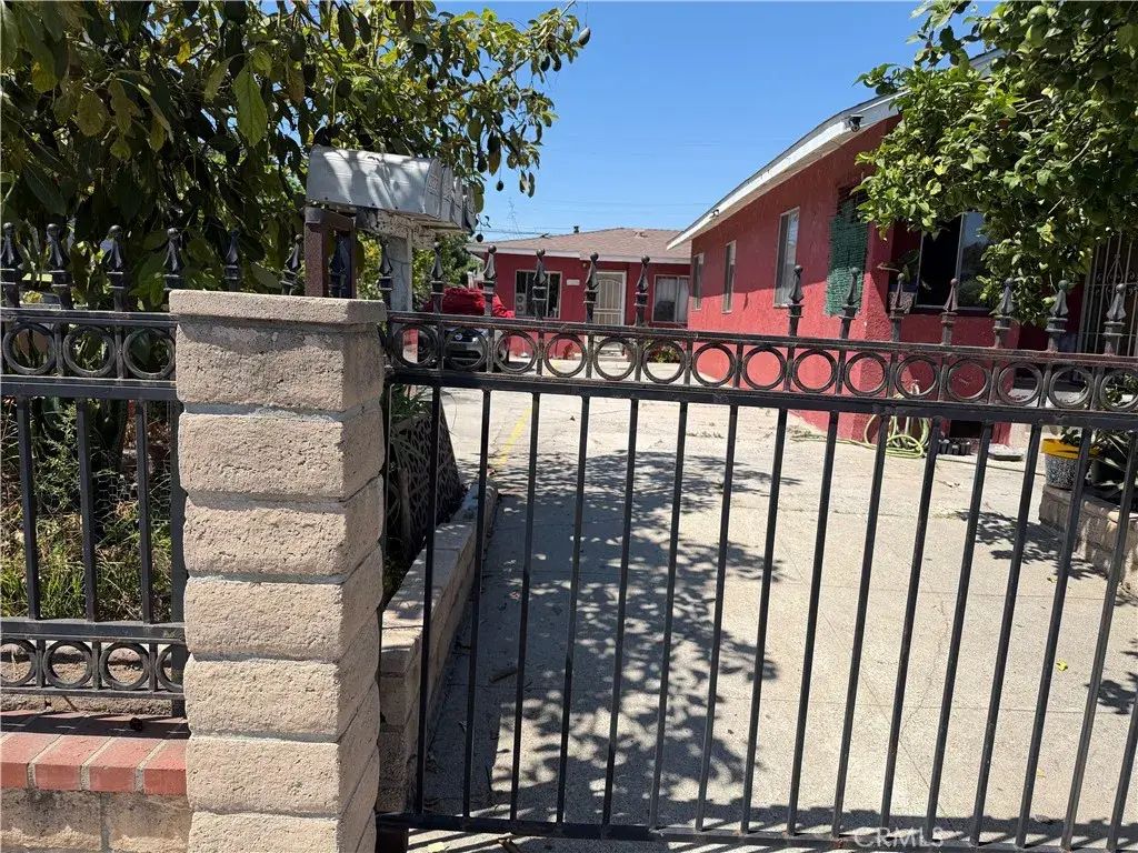 2023 E 76th, Los Angeles