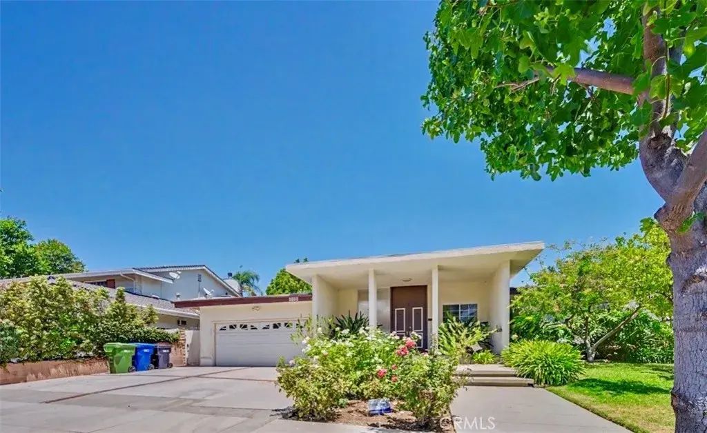 6772 Julie, West Hills