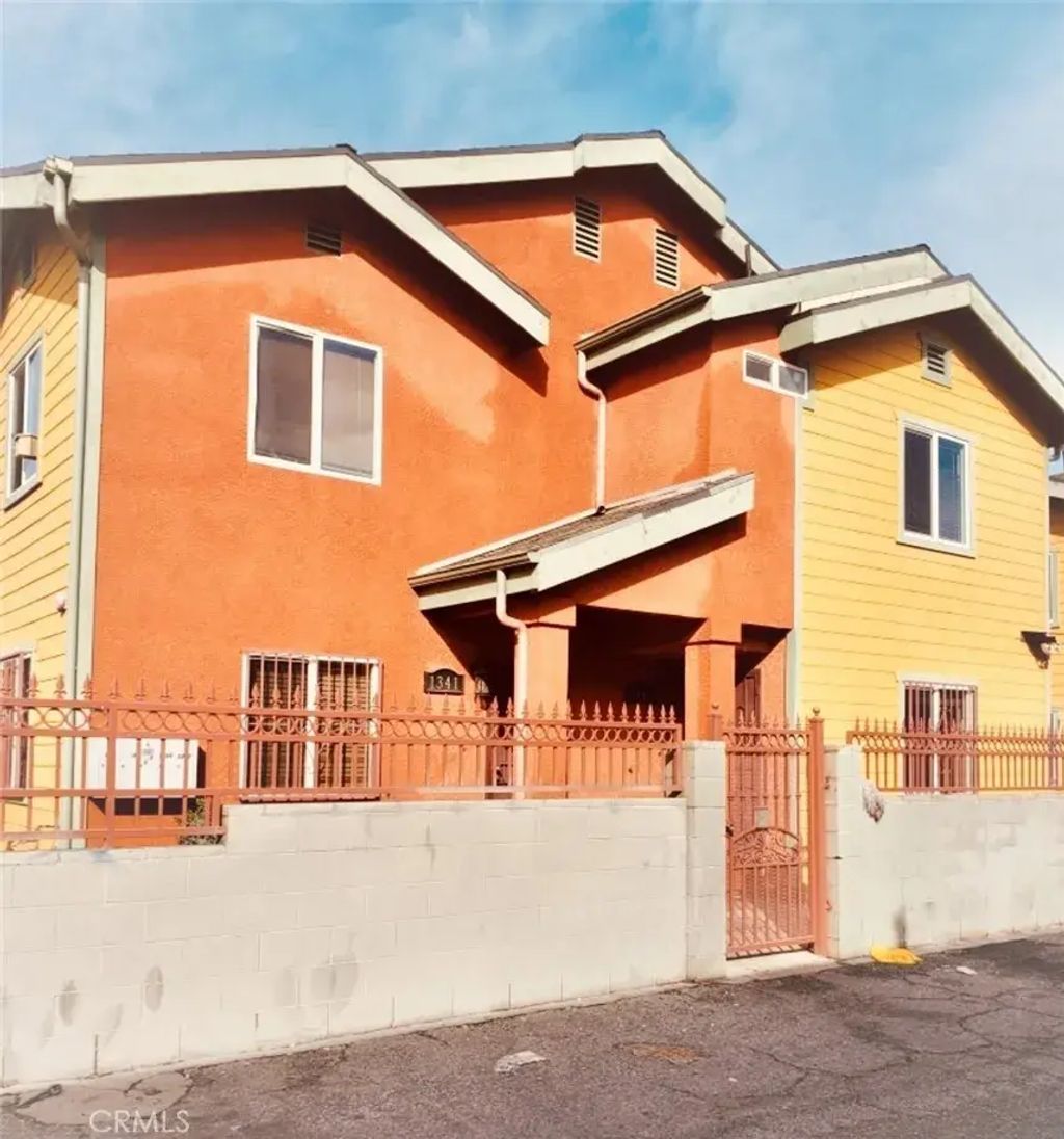 1343 E Adams, Los Angeles